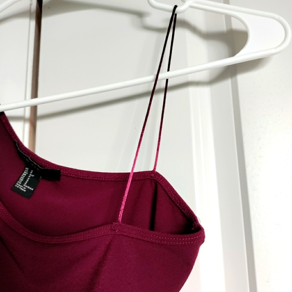 Adorable magenta one-shoulder crop top size small - Picture 2 of 3